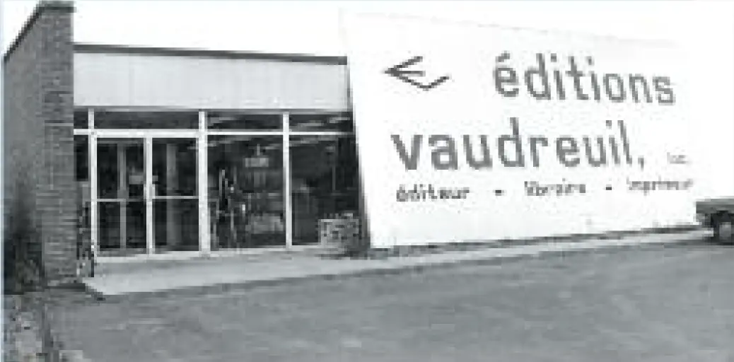 Black and white archive photo: a storefront with the sign “éditions vaudreuil, éditeur, libraire, imprimeur”.